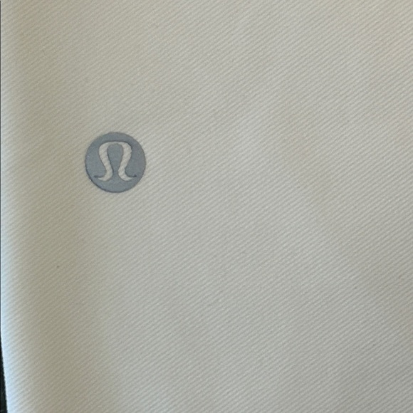 Lululemon Aerobic High-Rise 24” Tight White Leggings. Size 6 - Picture 8 of 8
